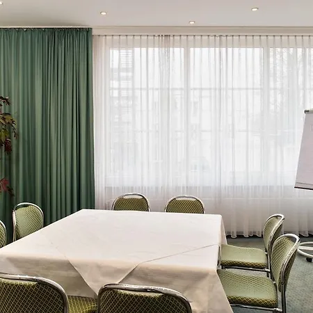 Roomingtons Kaiserhof Hotel 4*